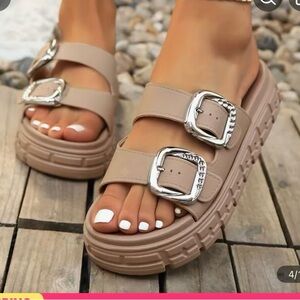 Chunky Buckle Slide Sandals in Taupe NWT Size 8
